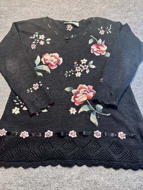Vintage Floral Embroidered Black Knit Sweater Sz L Grandmacore Cottagecore Cozy